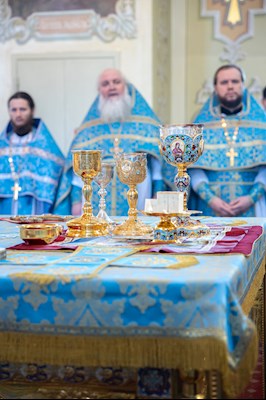 Митрополит Саратовский и Вольский Игнатий совершил вечерню в соединении с Литургией Иоанна Златоуста в Покровском соборе г. Саратова