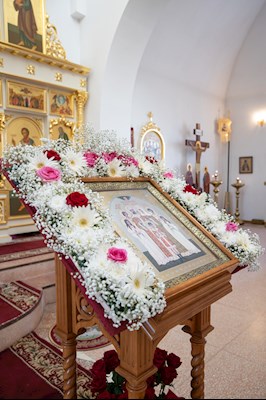 Митрополит Игнатий совершил Божественную литургию в храме Святых Царственных страстотерпцев поселка Дубки