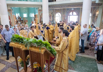 Митрополит Игнатий совершил Божественную литургию в храме Всех святых, в земле Русской просиявших, г. Саратова