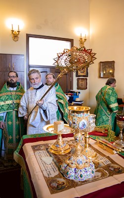 Митрополит Игнатий совершил Божественную литургию в храме преподобного Серафима Саровского г. Саратова