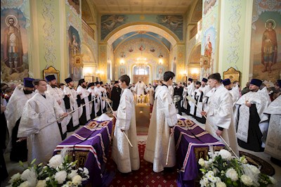 В Покровском соборе прошла торжественная встреча саратовских святителей