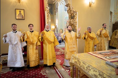 Митрополит Игнатий совершил Божественную литургию в Покровском соборе г. Саратова