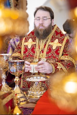Митрополит Игнатий совершил Божественную литургию в храме Новомучеников и исповедников Саратовских г. Саратова