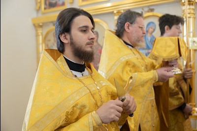 Митрополит Игнатий совершил Божественную литургию в Трехсвятительском храме г. Саратова