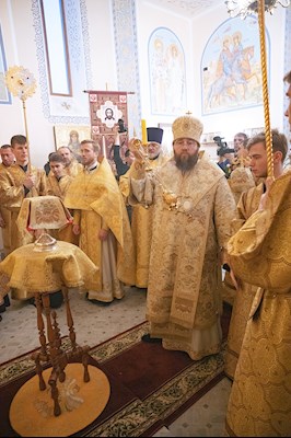 Митрополит Игнатий совершил Великое освящение храма святителя и Чудотворца Николая села Долгий Буерак Гагаринского района г. Саратова и Божественную литургию в новоосвященном храме