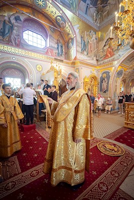 Митрополит Игнатий совершил Божественную литургию в Свято-Троицком кафедральном соборе Саратова