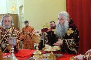 Божественная литургия в храме в честь Покрова Пресвятой Богородицы