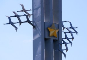 Митрополит Лонгин принял участие в торжественных мероприятиях в парке Победы на Соколовой горе