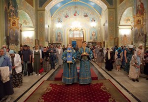 Всенощное бдение в храме в честь Покрова Пресвятой Богородицы г.Саратова