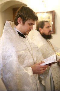 Божественная литургия на Архиерейском подворье — храме в честь иконы Божией Матери «Утоли моя печали» г. Саратова