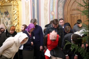 Митрополит Лонгин совершил Рождественское ночное богослужение