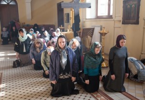 Литургия Преждеосвященных Даров на Архиерейском подворье — храме во имя святого апостола и евангелиста Иоанна Богослова при Саратовской православной духовной семинарии