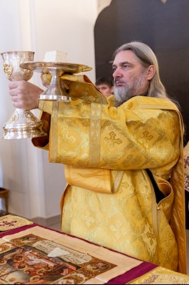 Божественная литургия в храме во имя первоверховных апостолов Петра и Павла г. Саратова