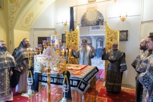 Литургия Преждеосвященных Даров на Архиерейском подворье — в храме во имя святого апостола и евангелиста Иоанна Богослова при СПДС