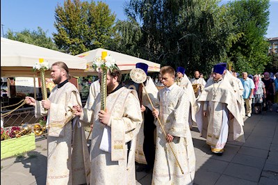 Божественная литургия в храме во имя святителя Митрофана, епископа Воронежского, г.Саратова