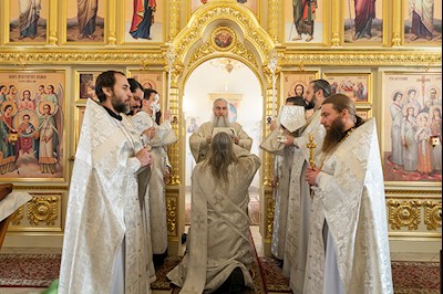 Божественная литургия в храме святых Царственных страстотерпцев г. Саратова