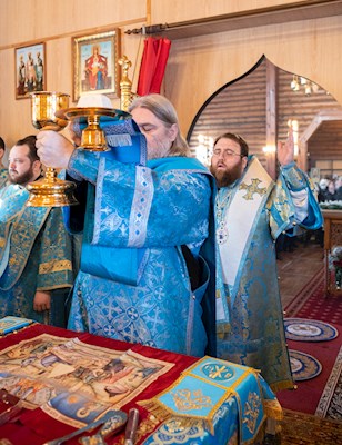 Митрополит Игнатий совершил Божественную литургию в храме в честь Сретения Господня г. Саратова