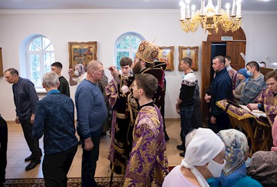 Митрополит Игнатий совершил всенощное бдение в храме в честь иконы Божией Матери «Скоропослушница» г. Шиханы Вольского района