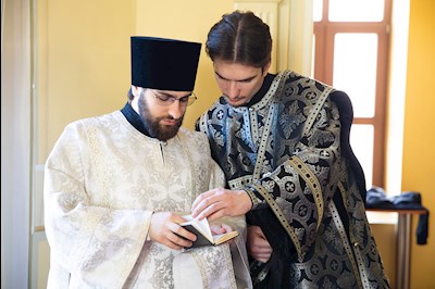 Митрополит Игнатий совершил Литургию Преждеосвященных Даров в храме святого апостола и евангелиста Иоанна Богослова при СПДС
