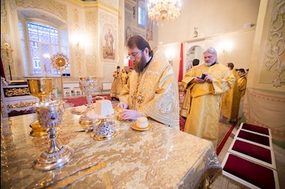 Митрополит Игнатий совершил Божественную литургию и молебен на новый год в Покровском соборе г. Саратова