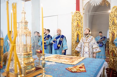 Митрополит Игнатий совершил Божественную литургию в Покровском храме г. Петровска