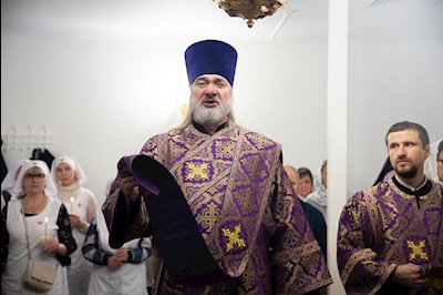 Митрополит Игнатий совершил Великое освящение Крестовоздвиженского подворья Свято-Алексиевского женского монастыря г. Саратова и Божественную литургию в новоосвященном храме
