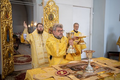 Митрополит Игнатий совершил Божественную литургию в храме Покрова Пресвятой Богородицы г. Петровска