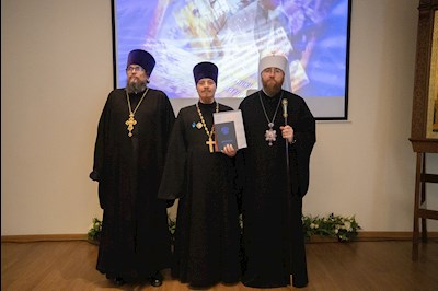 Митрополит Игнатий вручил дипломы выпускникам СПДС