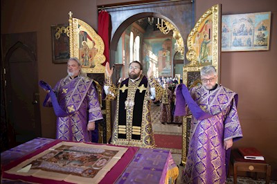 Митрополит Игнатий совершил Божественную литургию в Крестовоздвиженском храме г. Хвалынска