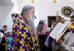 Божественная литургия в храме во имя святителей Василия Великого, Григория Богослова, Иоанна Златоуста г. Саратова