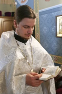 Митрополит Лонгин совершил Царские часы, Изобразительны, Великую вечерню и Крещальную литургию в Свято-Троицком кафедральном соборе Саратова
