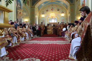 Вечерня в соединении с Литургией Василия Великого и Чин умовения ног в храме в честь Покрова Пресвятой Богородицы г.Саратова