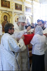 Божественная литургия и панихида на Архиерейском подворье – храме во имя преподобного Серафима Саровского г.Саратова