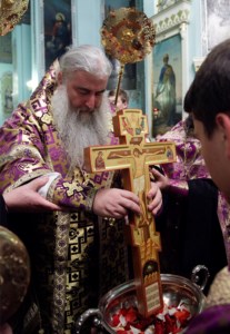 Всенощное бдение c Чином Воздвижения Креста в храме в честь Сошествия Святого Духа города Саратова