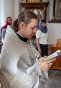 Божественная литургия на Архиерейском подворье — храме в честь иконы Божией Матери «Утоли моя печали» г.Саратова