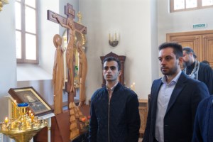 Литургия Преждеосвященных Даров, малое повечерие и утреня Великого Четвертка на Архиерейском подворье — в храме во имя святых равноапостольных Мефодия и Кирилла при СГУ