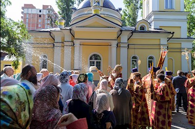 Божественная литургия в храме во имя пророка Божия Илии на Ильинской площади г. Саратова