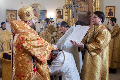 Митрополит Игнатий совершил Божественную литургию в храме Казанской иконы Божией Матери г. Саратова