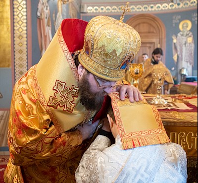 Митрополит Игнатий совершил Божественную литургию в Свято-Троицком кафедральном соборе г. Саратова