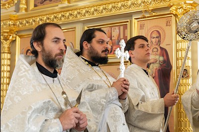 Божественная литургия в храме святых Царственных страстотерпцев г. Саратова