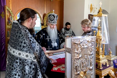 Литургия Преждеосвященных Даров на Архиерейском подворье — в храме в честь иконы Божией Матери «Утоли моя печали» г. Саратова