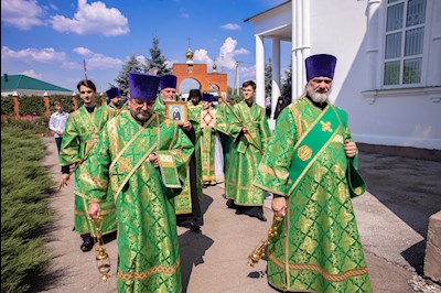 Митрополит Игнатий совершил Божественную литургию в Свято-Сергиевском женском монастыре села Алексеевка Базарно-Карабулакского района