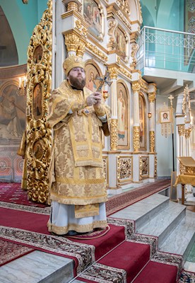 Митрополит Игнатий совершил Божественную литургию в храме Всех святых, в земле Русской просиявших, г. Саратова