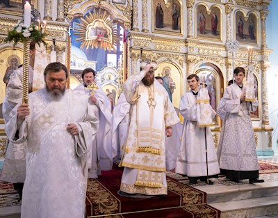 Митрополит Игнатий совершил Божественную литургию в Свято-Духовском соборе г. Саратова