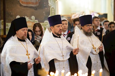 В Покровском соборе прошла торжественная встреча саратовских святителей