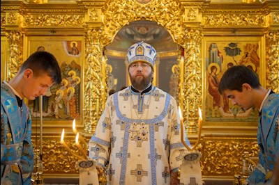 Митрополит Игнатий совершил Божественную литургию в Свято-Троицком кафедральном соборе Саратова