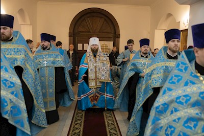Митрополит Игнатий совершил всенощное бдение в храме святителя Тихона, епископа Воронежского, Задонского чудотворца, г. Саратова
