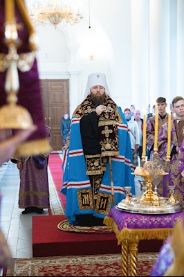 Митрополит Игнатий совершил всенощное бдение с чином воздвижения Креста в кафедральном соборе Живоначальной Троицы г. Вольска
