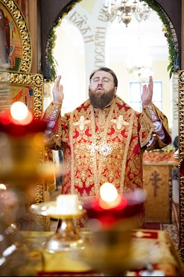 Митрополит Игнатий совершил Божественную литургию в храме святых мучениц Веры, Надежды, Любови и матери их Софии поселка Светлый