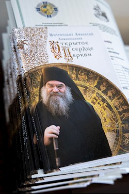 Митрополит Игнатий вручил дипломы выпускникам СПДС